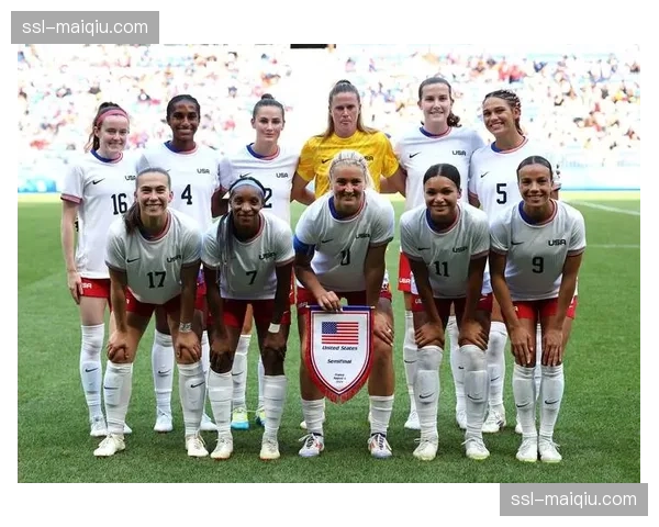 多哈短池世锦赛女子400米混合泳决赛:美国新星凯莉·麦基翁破赛会纪录夺冠 多哈短池世锦赛女子400米混合泳决赛:美国新星凯莉·麦基翁破赛会纪录夺冠