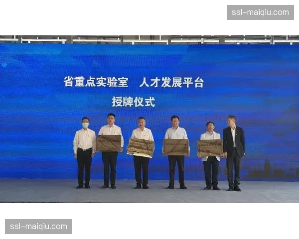 科技公司竞相开发可穿戴设备,旨在训练中量化球员的转换跑动与决策效率 科技公司竞相开发可穿戴设备,旨在训练中量化球员的转换跑动与决策效率